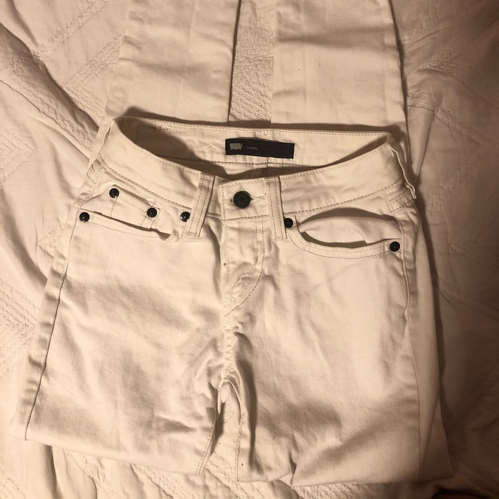 White Levi’s Jeans